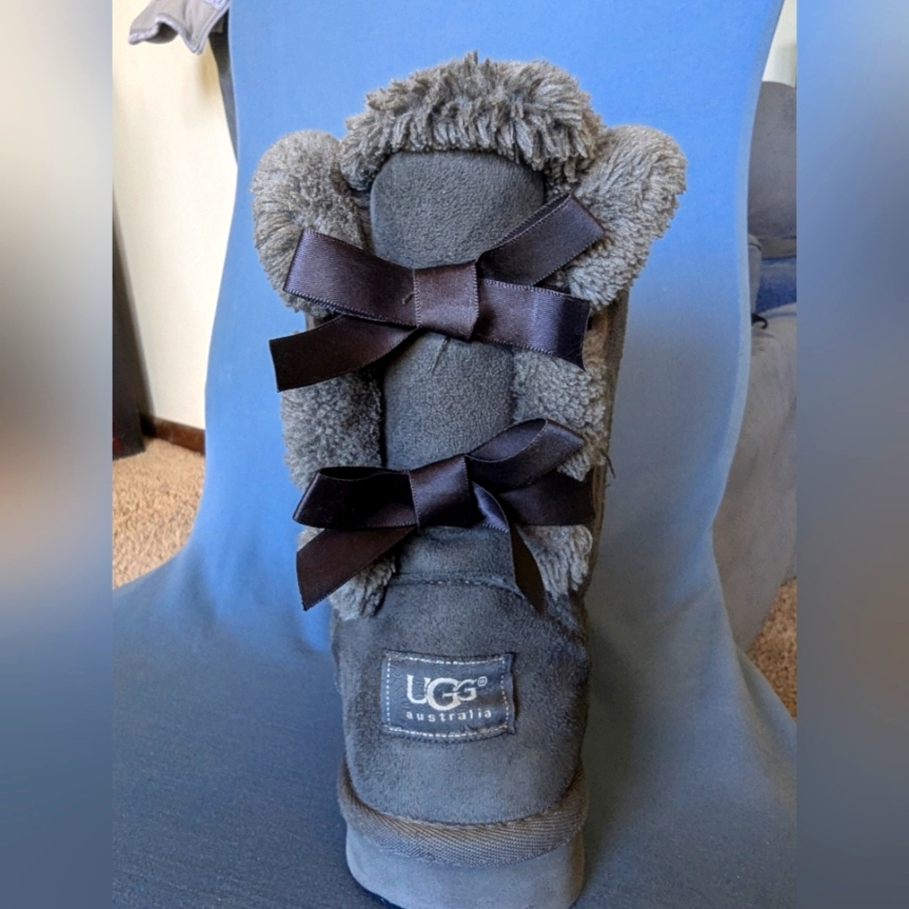 UGG Gray Bow-Back Shearling Ankle Boots
